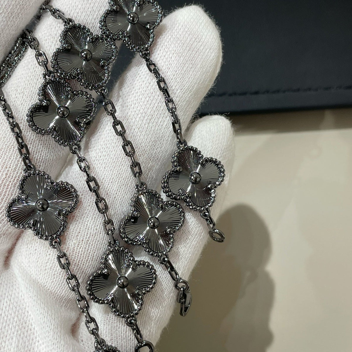 [MIRA]New CLOVER 5 MOTIF BLACK BRACELET