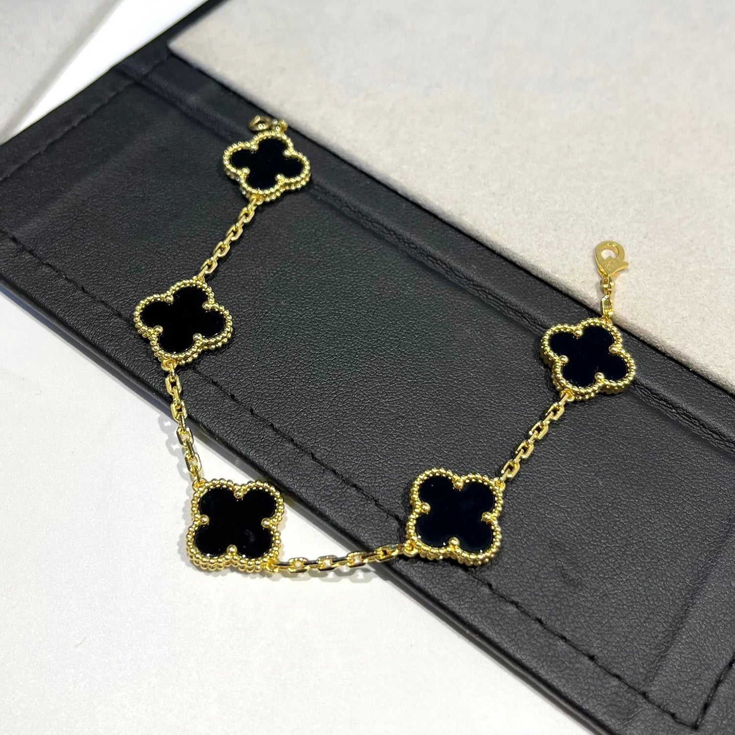 [MIRA]New CLOVER 5 MOTIF ONYXS BRACELET COLLECTION