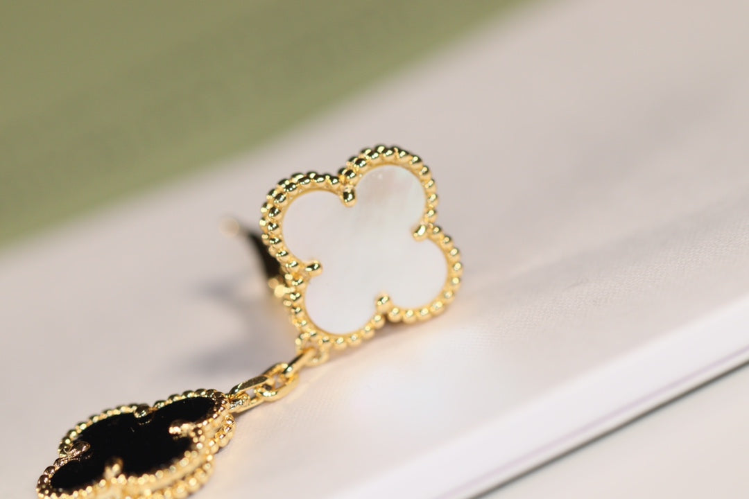 ??MIRA?¡¥CLOVER EARRINGS GOLD ONYX MOP 3 MOTIF