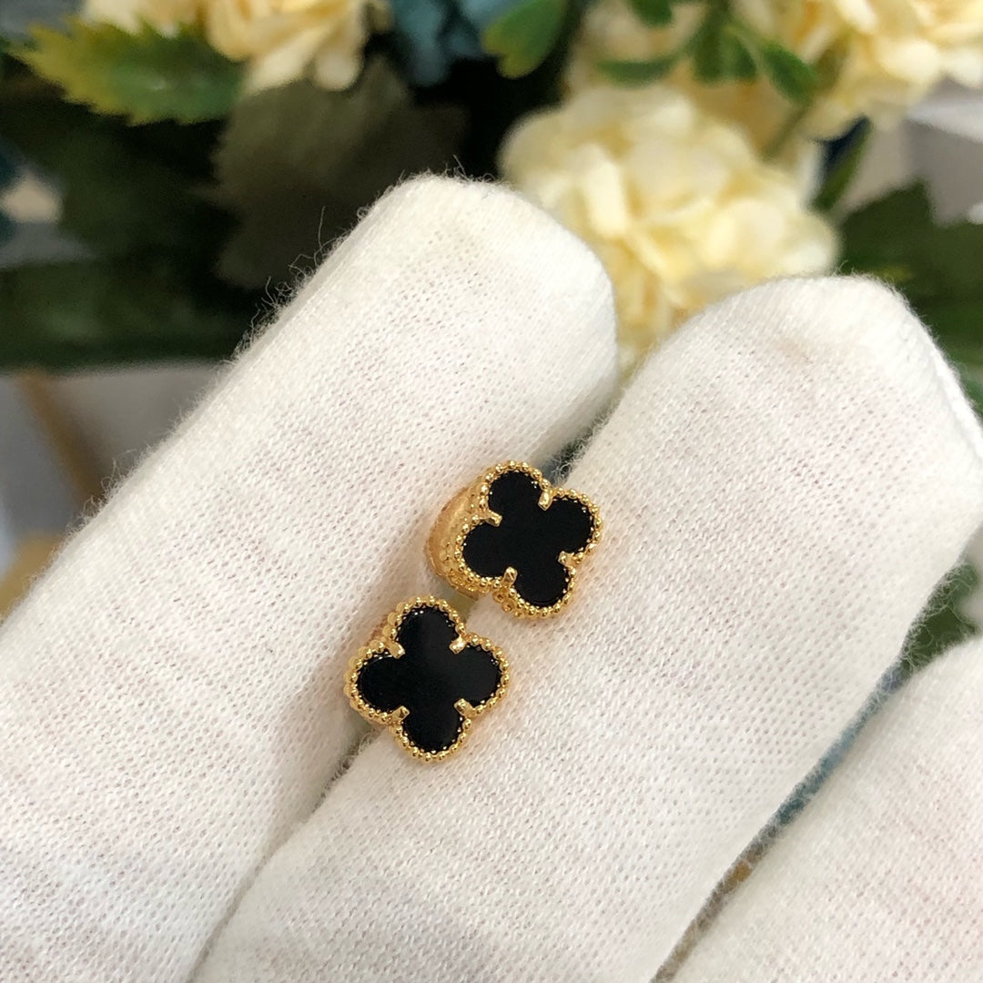 ??MIRA?¡¥CLOVER MINI GOLD EARRINGS