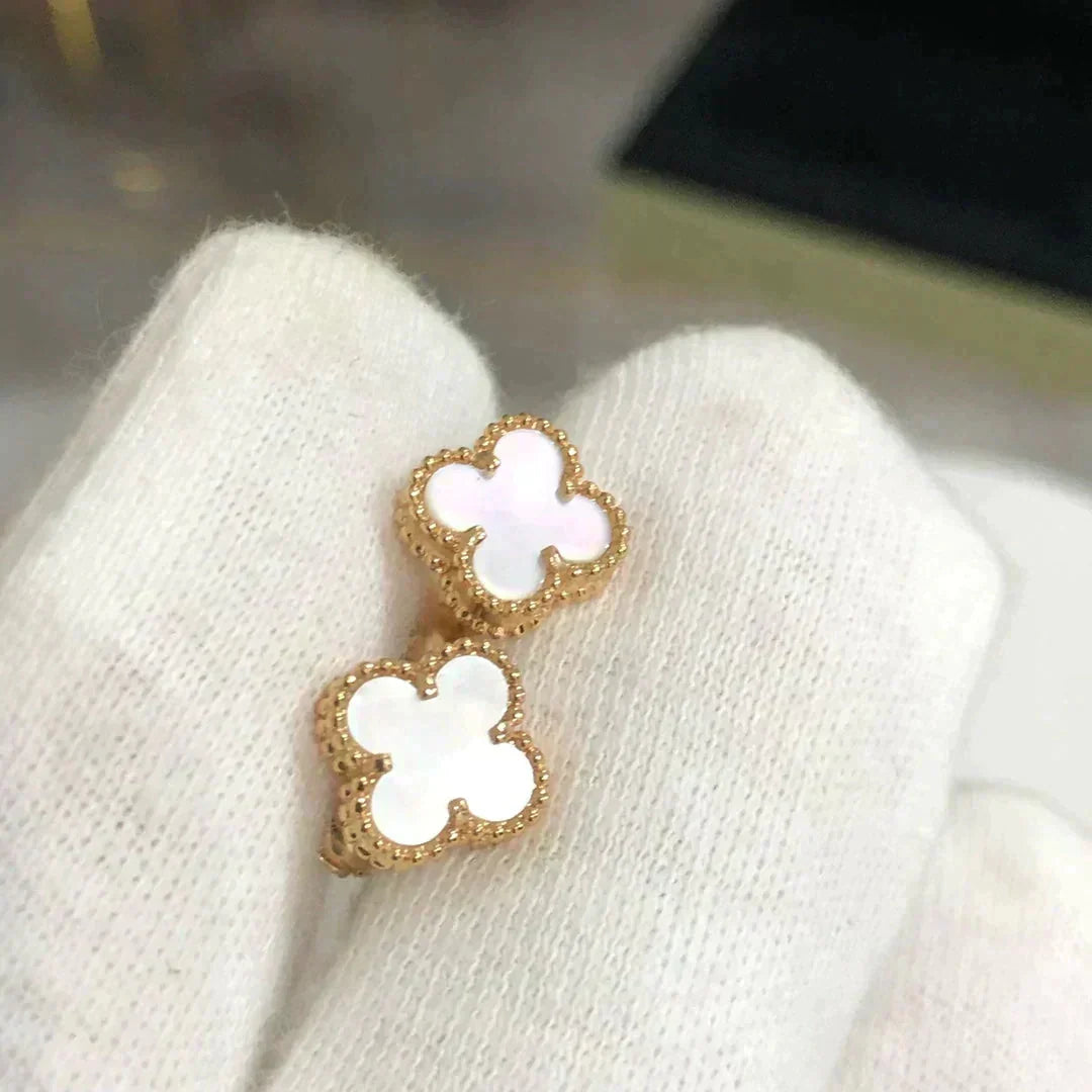 ??MIRA?¡¥CLOVER MINI 9.5MM WHITE MOP EARRINGS