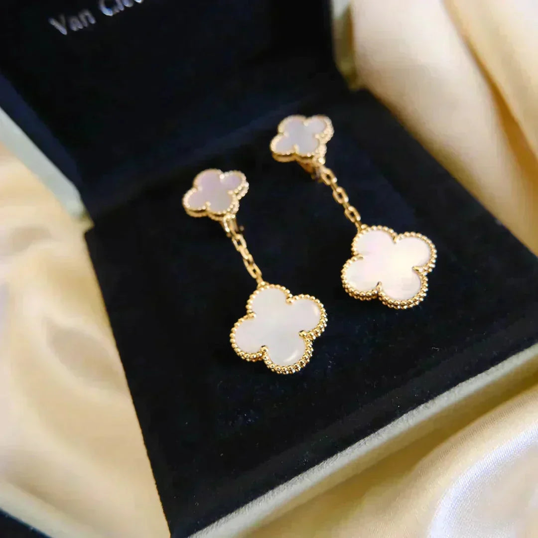 ??MIRA?¡¥CLOVER 2 MOTIF WHITE MOP EARRINGS