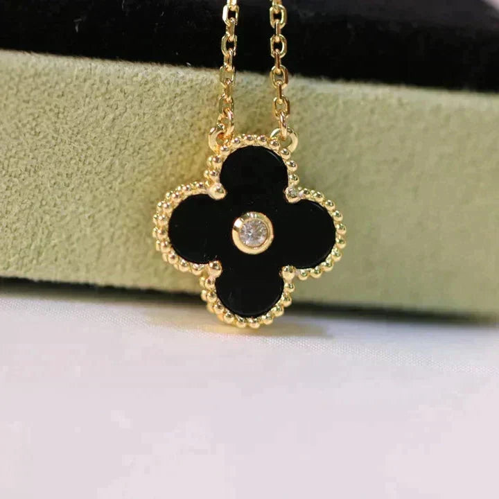 ??MIRA?¡¥CLOVER 15MM DIAMOND ONYX NECKLACE