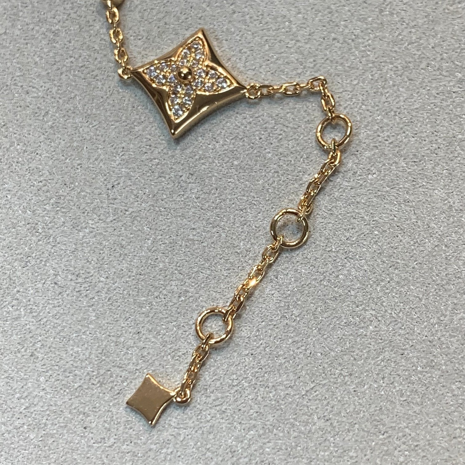 ??MIRA?¡¥STAR AND SUN 4 MOTIFS GOLD DIAMONDS BRACELET