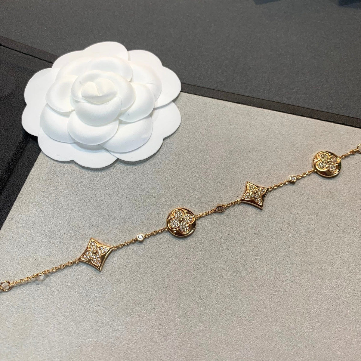 ??MIRA?¡¥STAR AND SUN 4 MOTIFS GOLD DIAMONDS BRACELET