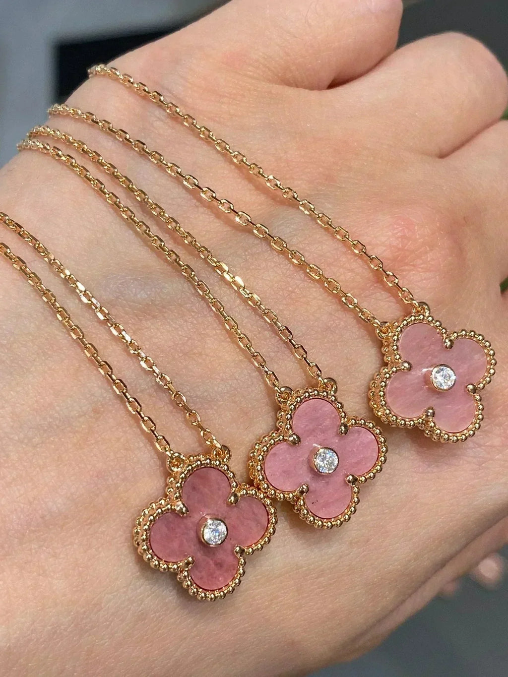 ??MIRA?¡¥CLOVER 15MM DIAMOND RHODONITE NECKLACE