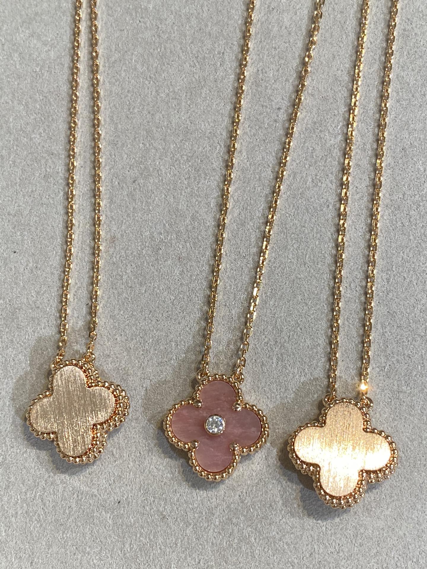 ??MIRA?¡¥CLOVER 15MM DIAMOND RHODONITE NECKLACE