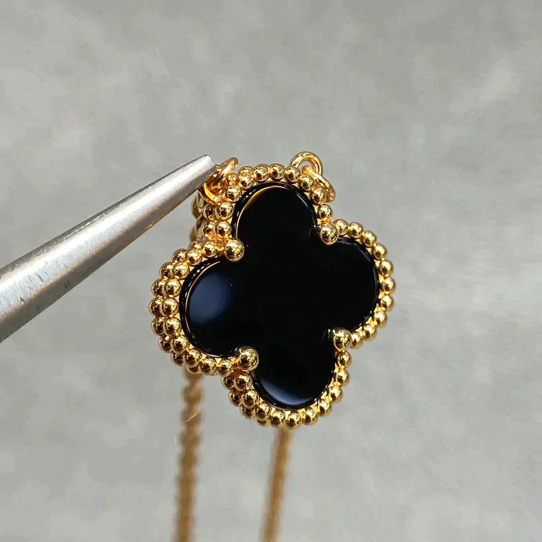 ??MIRA?¡¥CLOVER 15MM BLACK ONYX SINGLE FLOWER NECKLACE