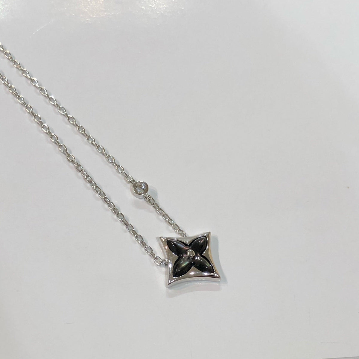 ??MIRA?¡¥STAR BLACK MOP NECKLACE