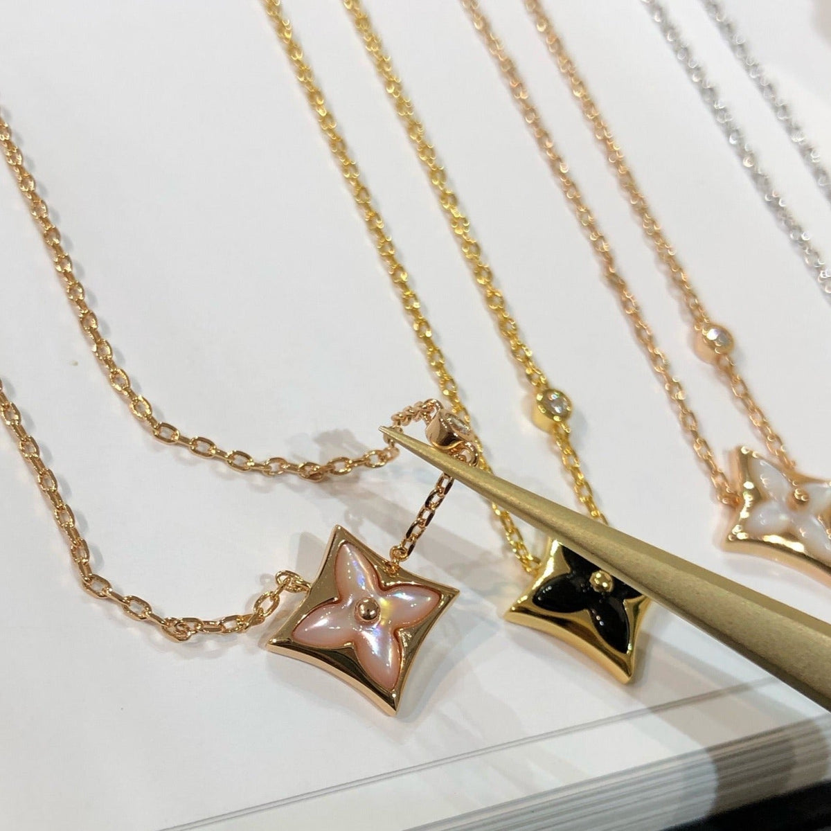 ??MIRA?¡¥STAR BLACK MOP NECKLACE