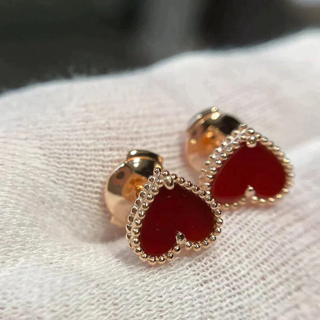 ??MIRA?¡¥HEART CARNELIAN STUD EARRINGS