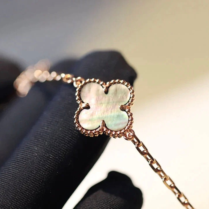 ??MIRA?¡¥CLOVER 20 MOTIFS DARK MOP DIAMOND  NECKLACE