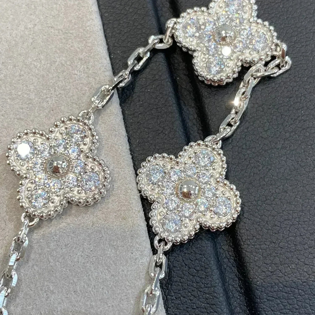 [MIRA] New  CLOVER 5 MOTIF FULL DIAMOND BRACELET COLLECTION