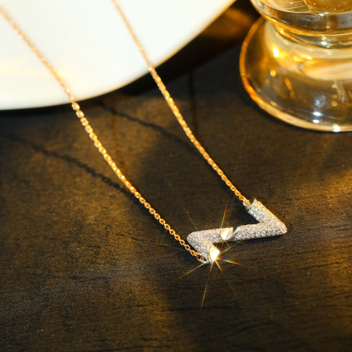??MIRA?¡¥VOLT SILVER DIAMOND PEDANT NECKLACE