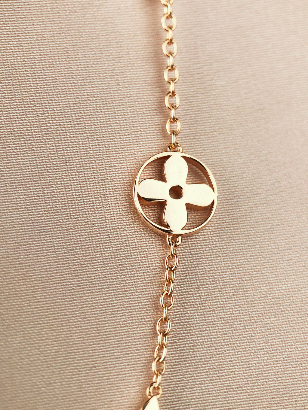 ??MIRA?¡¥STAR AND SUN 7 MOTIFS GOLD BRACELET