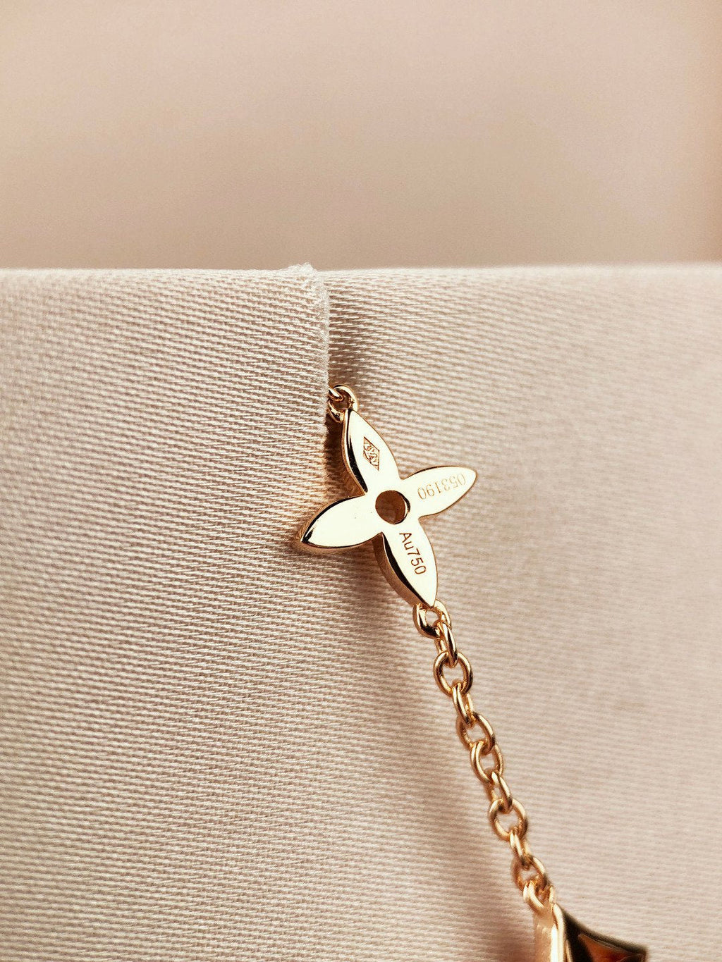 ??MIRA?¡¥STAR AND SUN 7 MOTIFS GOLD BRACELET