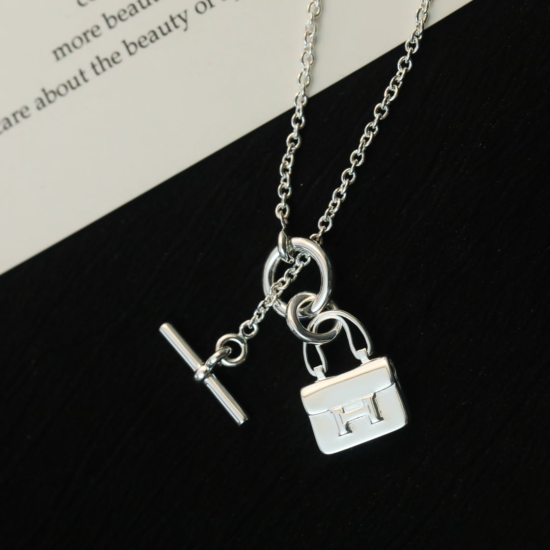 ??MIRA?¡¥POP H PEDANT SILVER NECKLACE