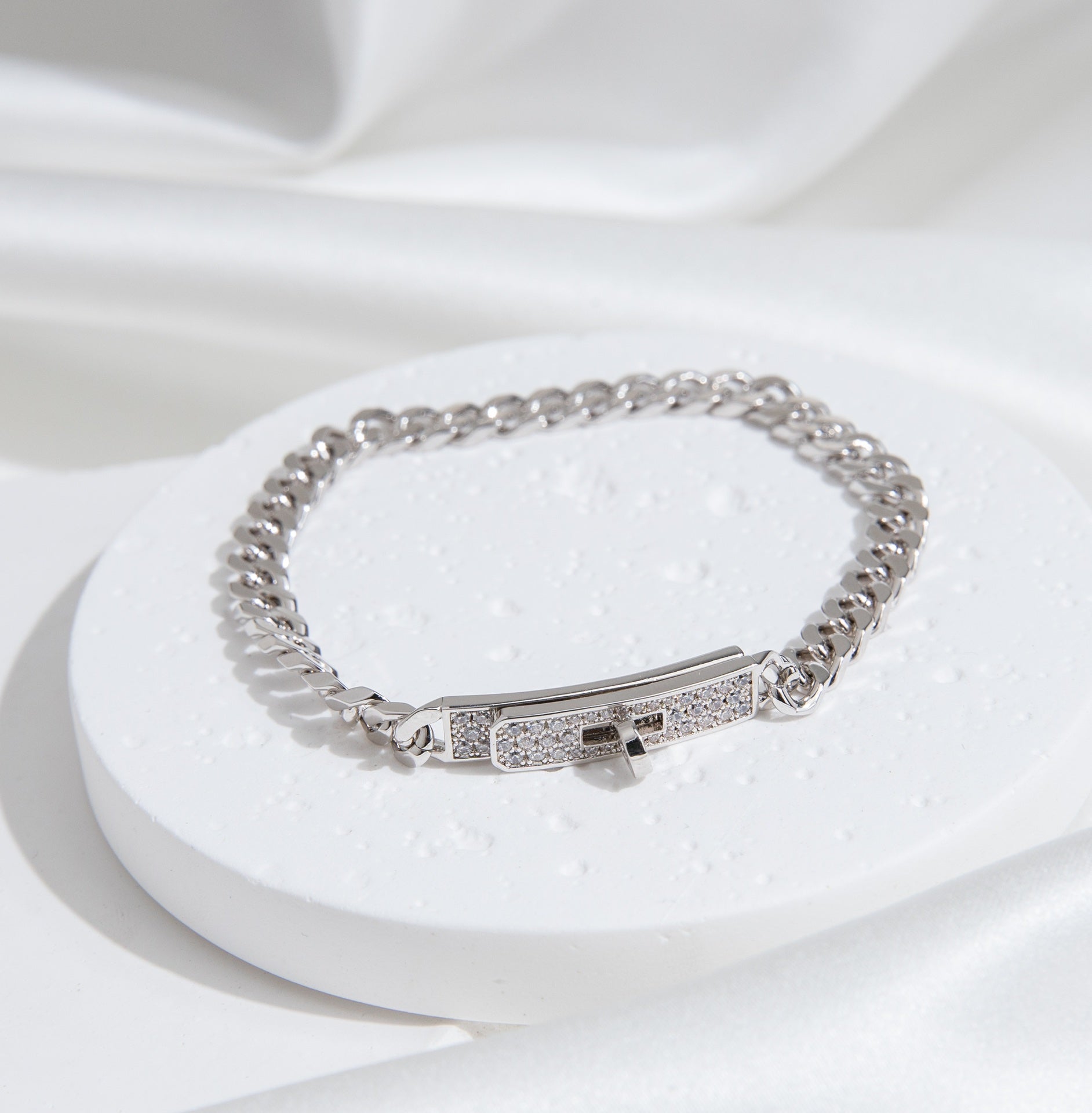 ??MIRA?¡¥KELLY CHAIN SILVER DIAMOND BRACELET