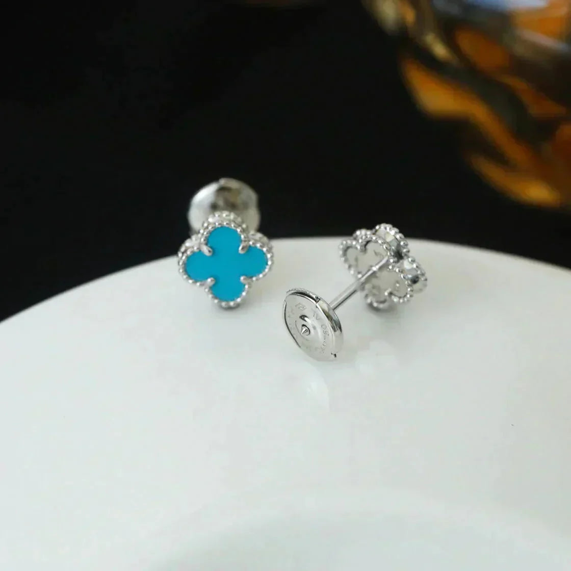 ??MIRA?¡¥CLOVER MINI 9.5MM ONYX STUD EARRINGS SILVER
