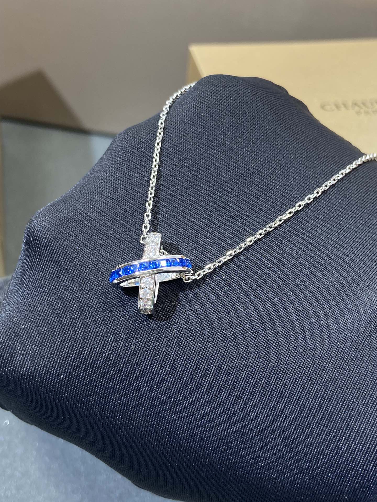 ??MIRA?¡¥LIENS DIAMOND SILVER NECKLACE
