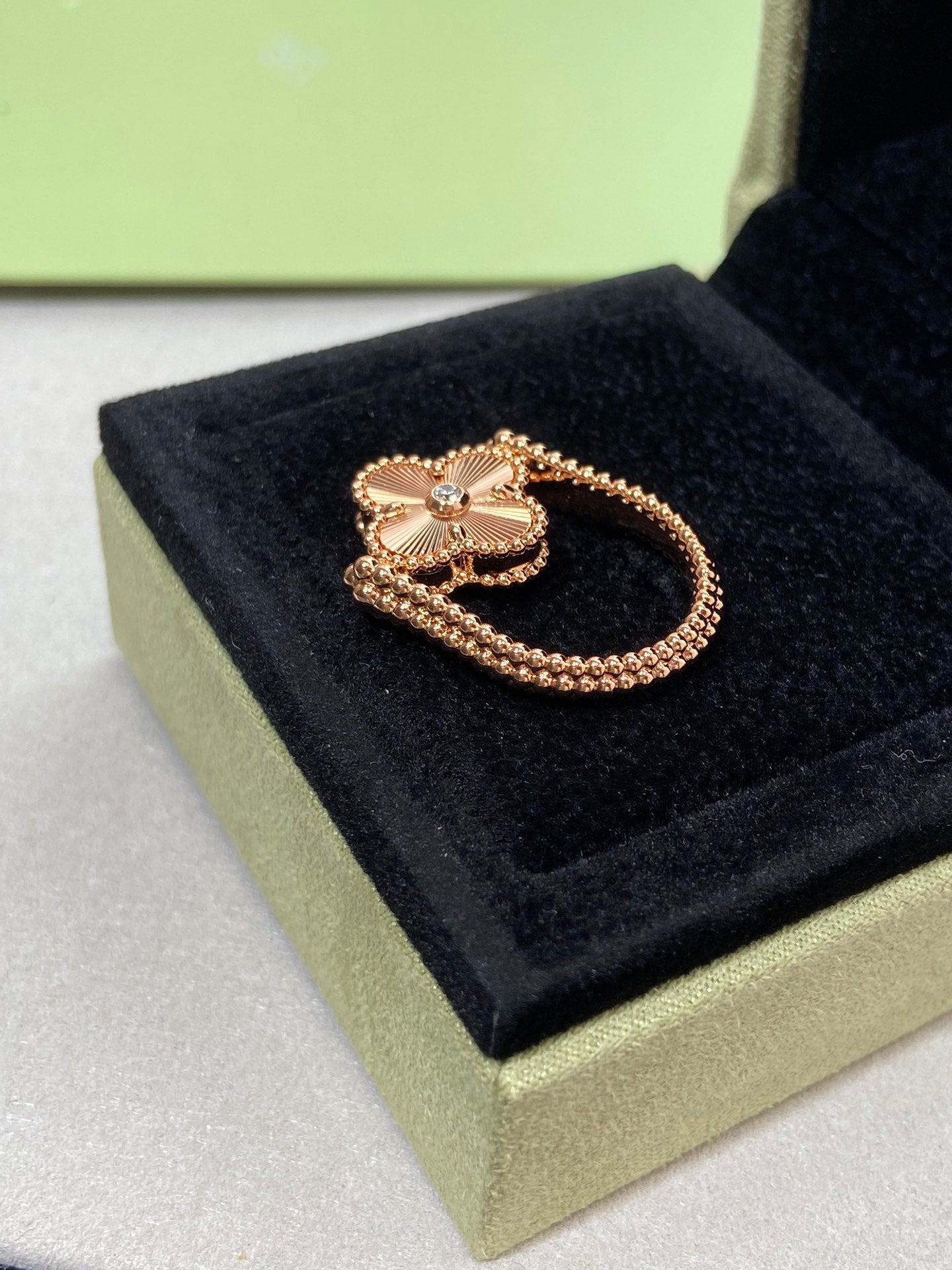 ??MIRA?¡¥CLOVER RIVERSIBLE ROSE GOLD RING