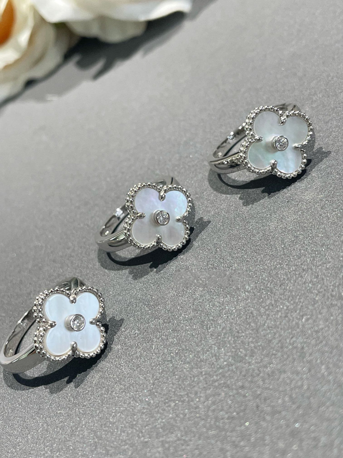 ??MIRA?¡¥CLOVER SILVER MOP DIAMOND RING