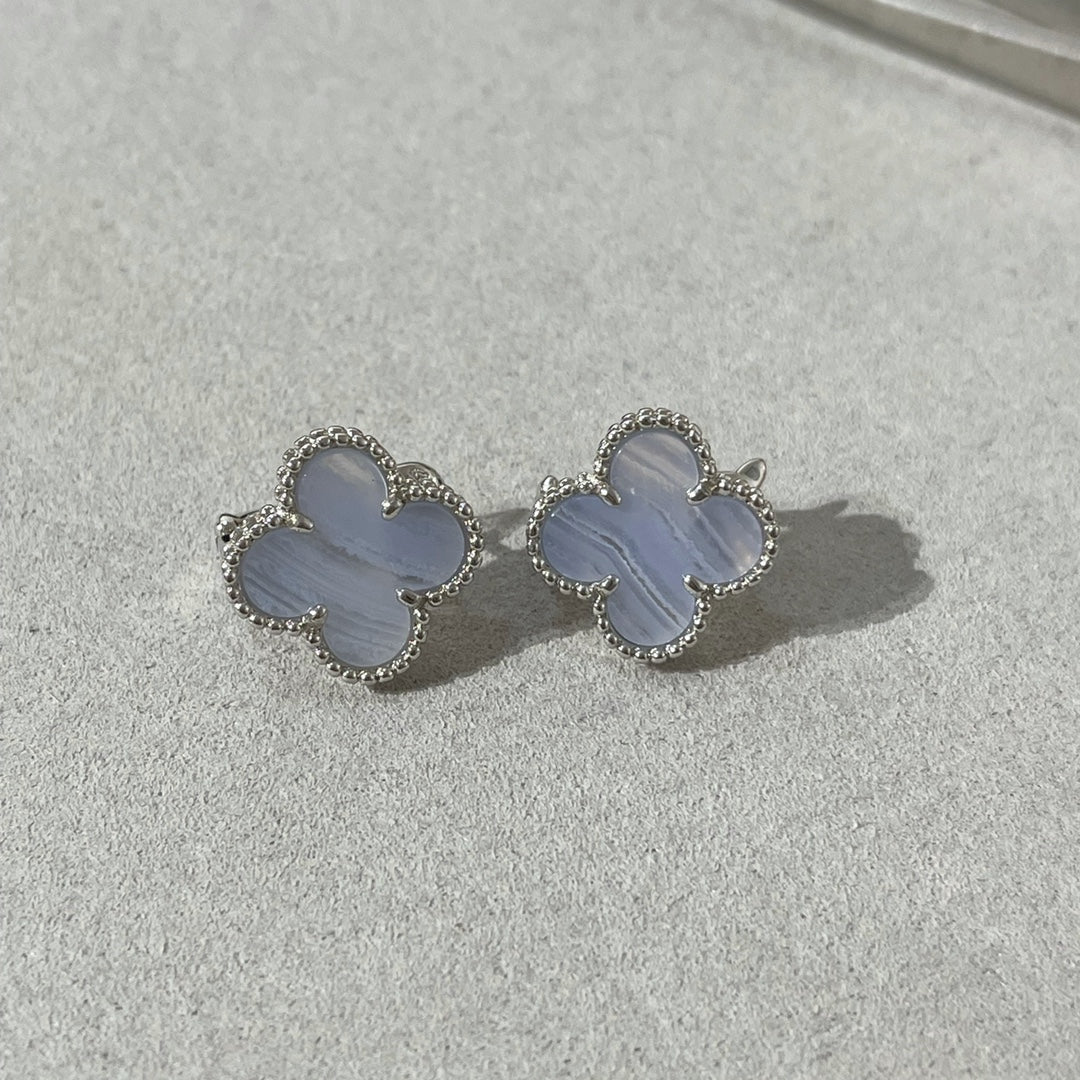 ??MIRA?¡¥CLOVER CHALCEDONY SILVER STUD EARRINGS