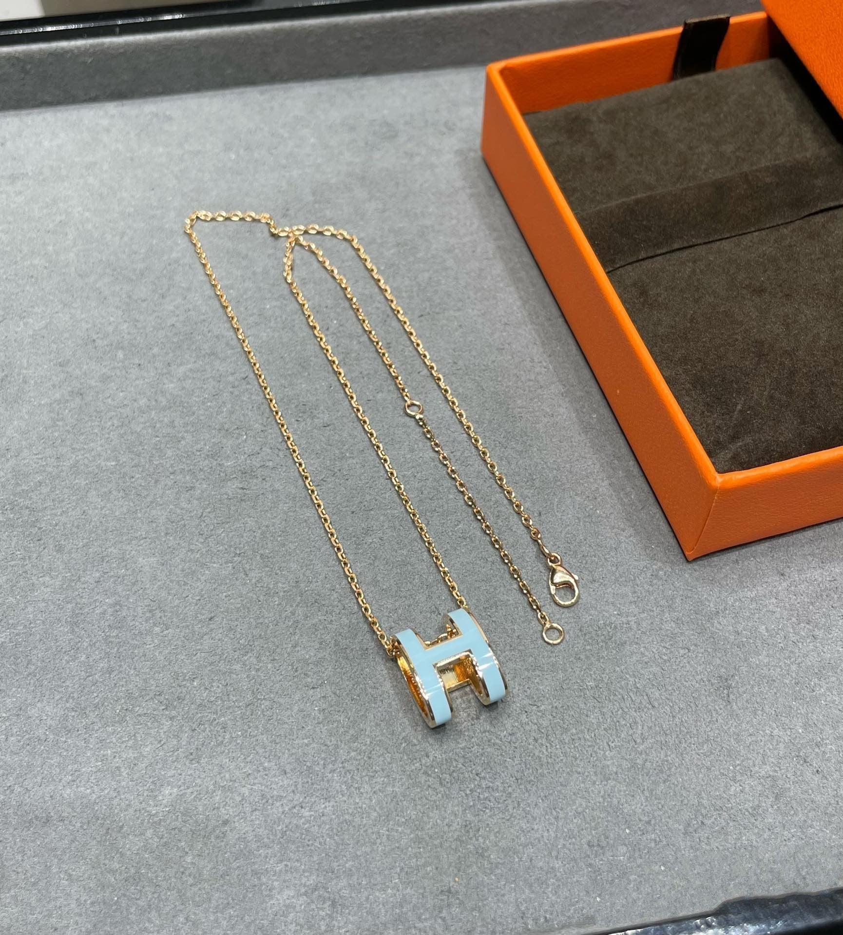 ??MIRA?¡¥POP H SKY BLUE NECKLACE
