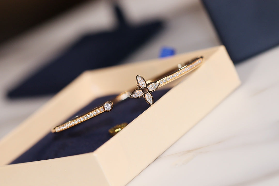 ??MIRA?¡¥IDYLLE GOLD OPEN BRACELET DIAMOND PAVED