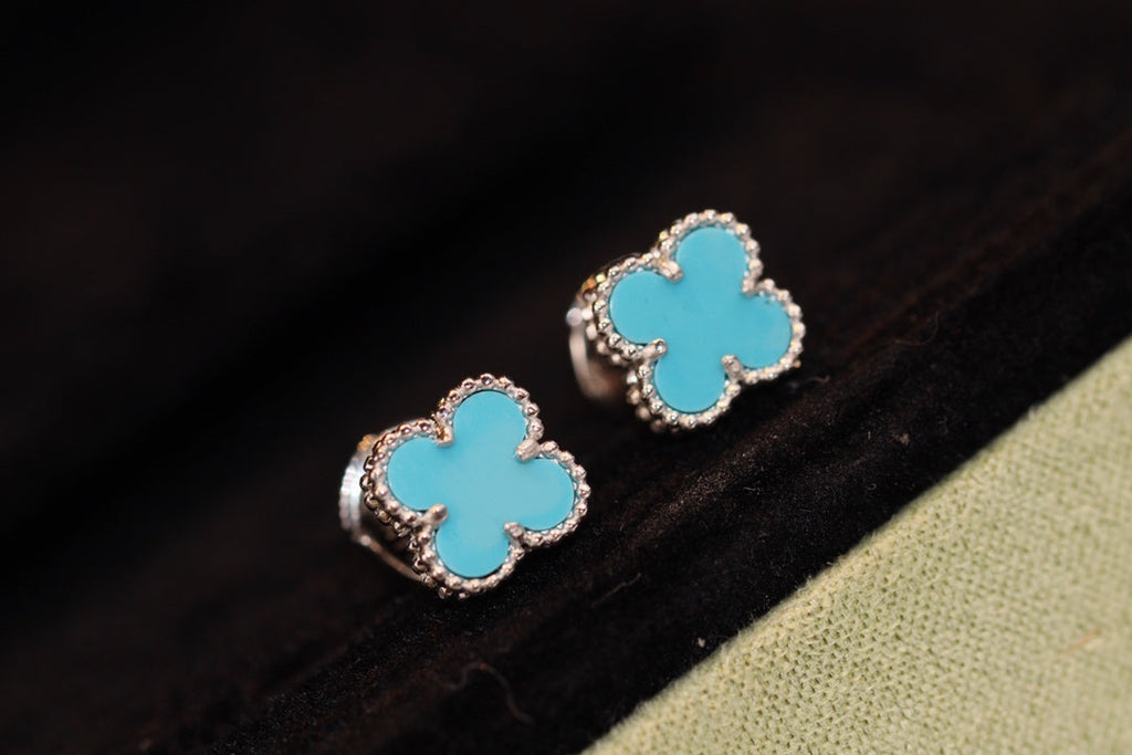 ??MIRA?¡¥CLOVER MINI TURQUOISE SILVER STUD EARRINGS