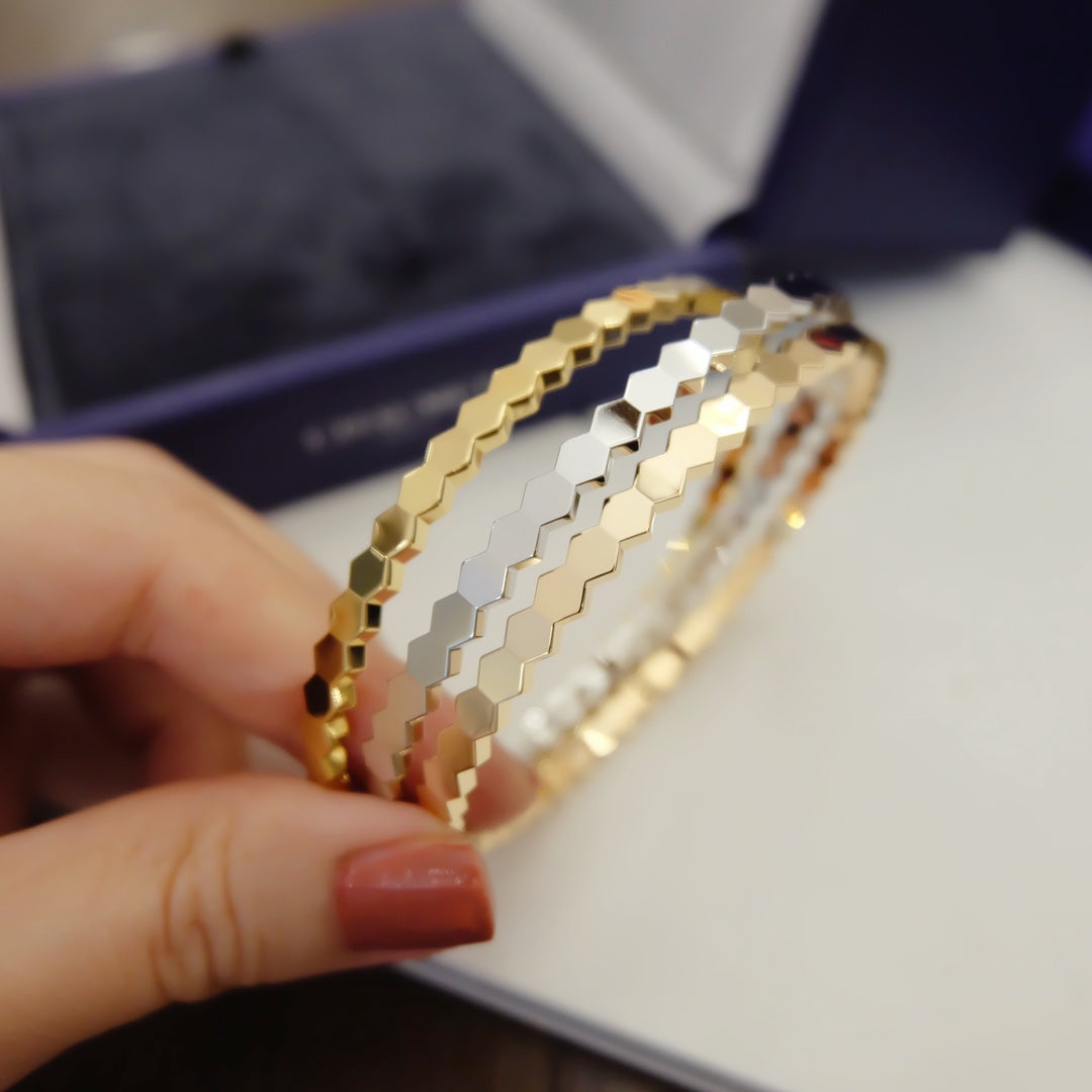 ??MIRA?¡¥BEE LOVE BRACELET