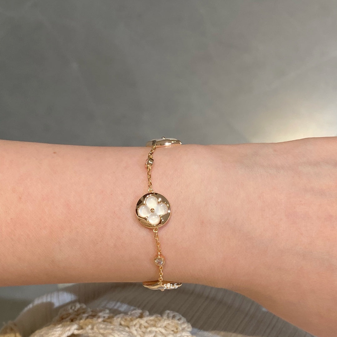 ??MIRA?¡¥STAR AND SUN 4 MOTIF WHITE MOP PINK GOLD BRACELET