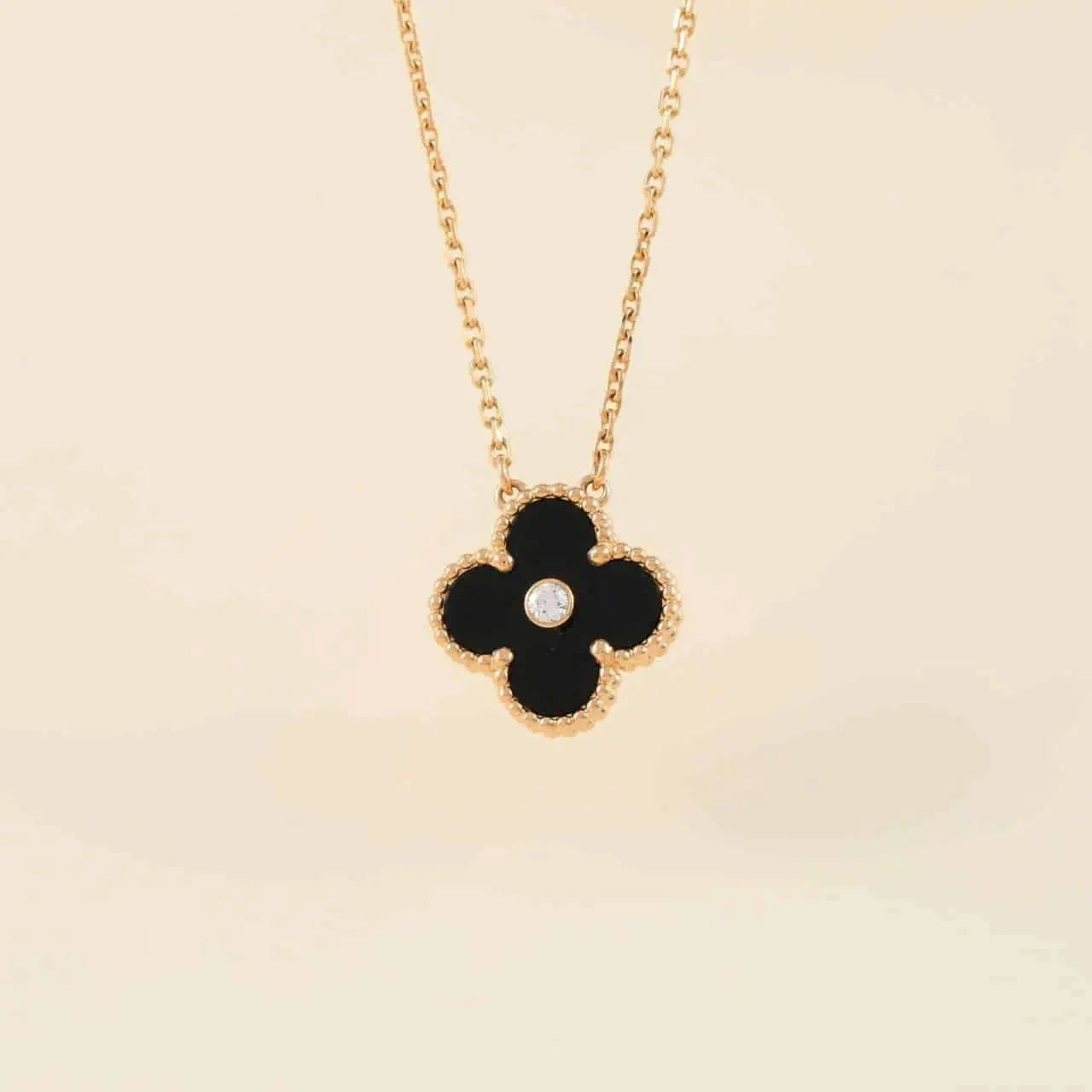 ??MIRA?¡¥CLOVER 15MM DIAMOND ONYX NECKLACE