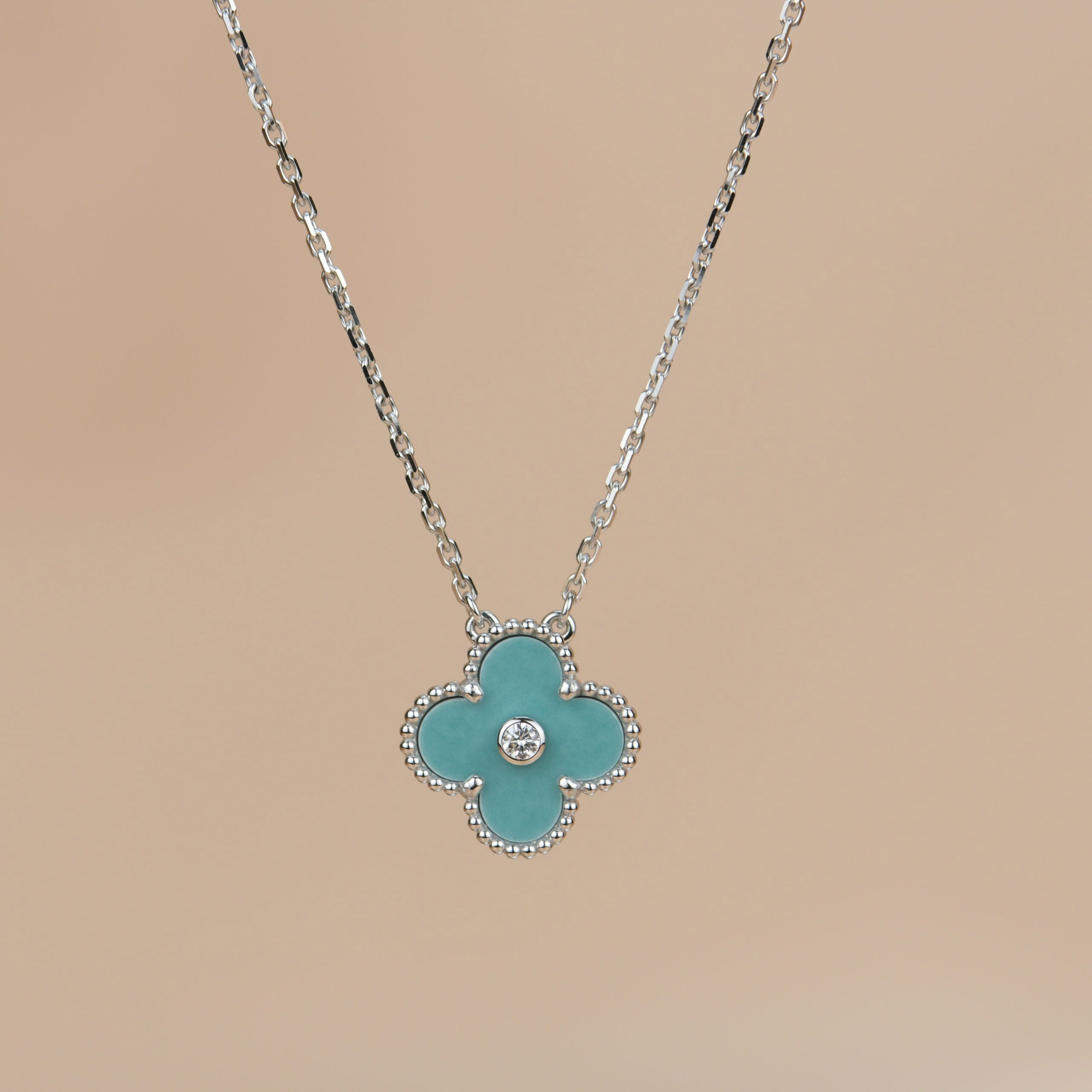 ??MIRA?¡¥CLOVER 15MM DIAMOND SVRES PORCELAIN  NECKLACE SILVER