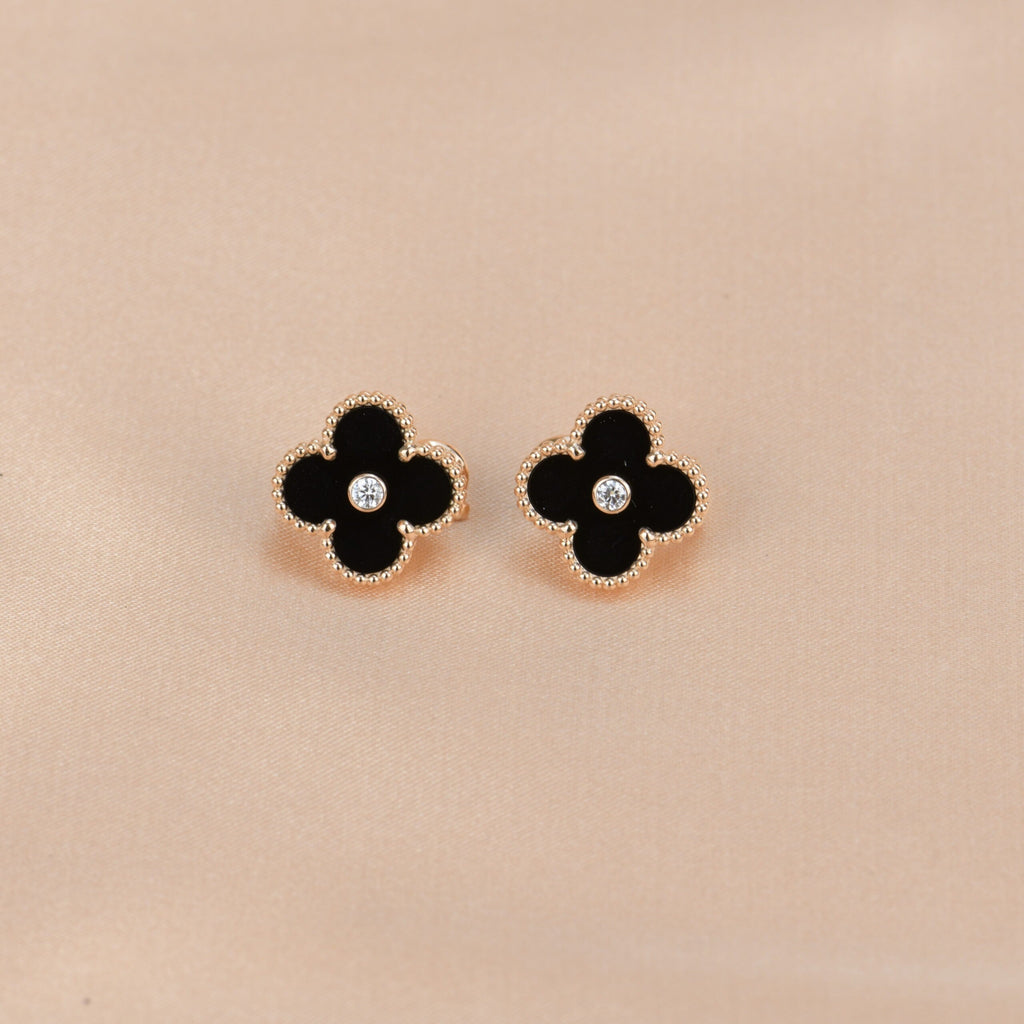 ??MIRA?¡¥CLOVER MEDIUM 1 MOTIFS ONYX DIAMOND EARRINGS
