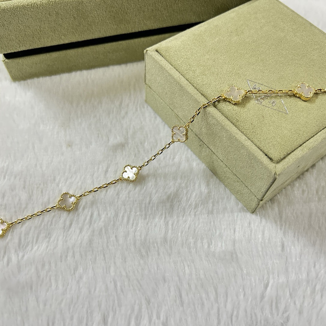 [??MIRA?¡¥]CLOVER 6 MOTIF WHITE MOP BRACELET
