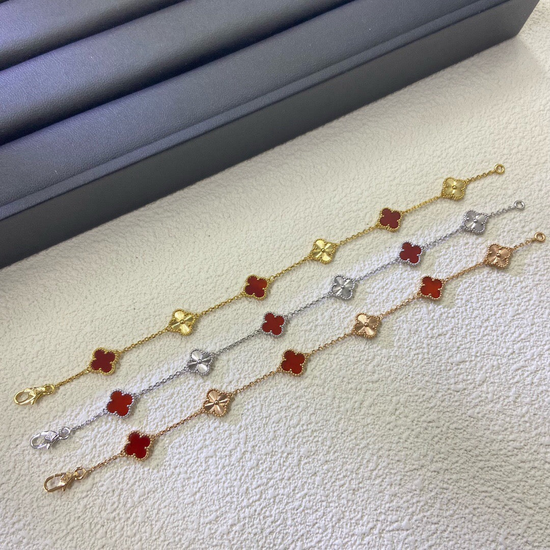[??MIRA?¡¥]CLOVER 6 MOTIF RED AGATE LASER BRACELET