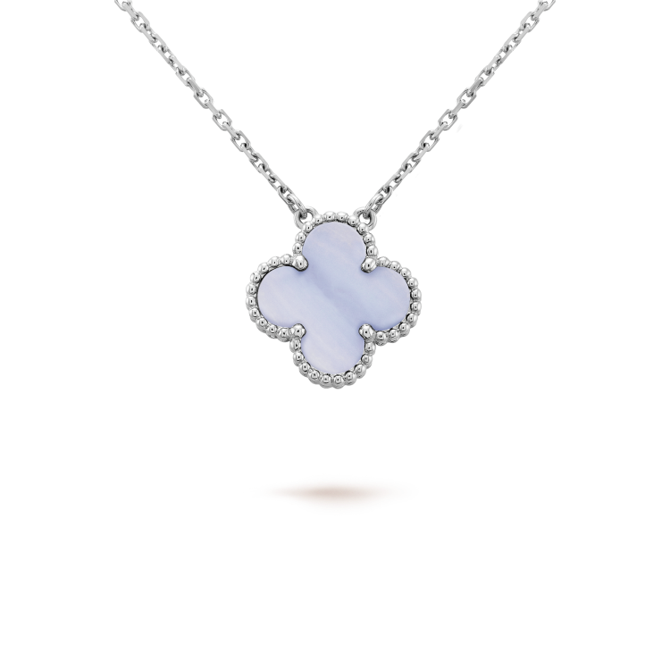 ??MIRA?¡¥CLOVER 15MM BLUE CHALCEDONY NECKLACE SILVER