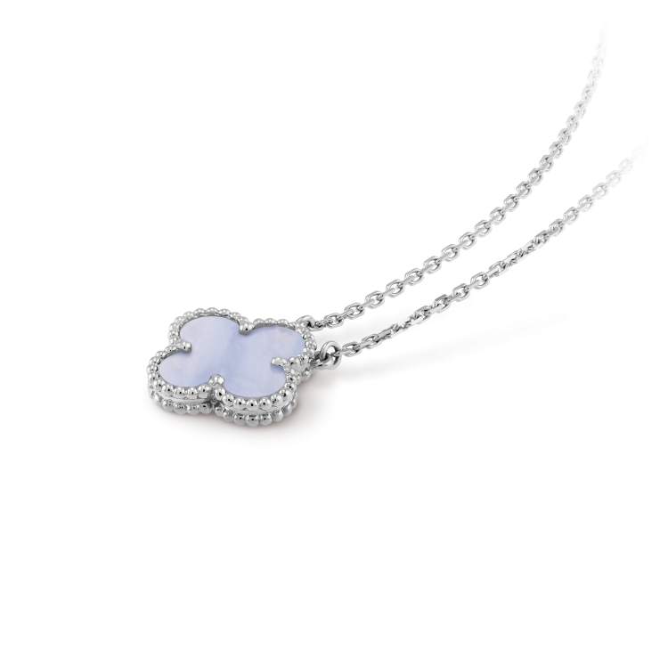 ??MIRA?¡¥CLOVER 15MM BLUE CHALCEDONY NECKLACE SILVER