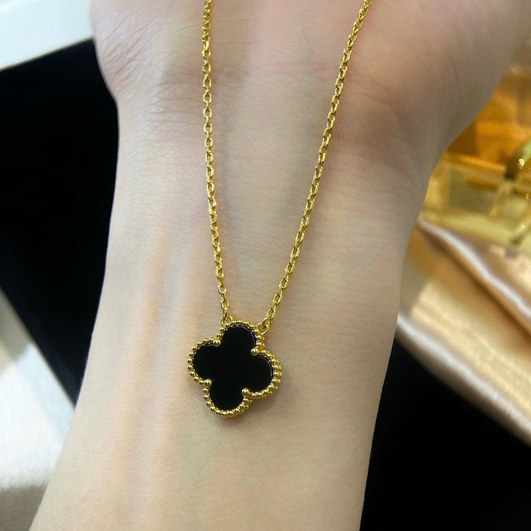 ??MIRA?¡¥CLOVER 15MM BLACK ONYX SINGLE FLOWER NECKLACE