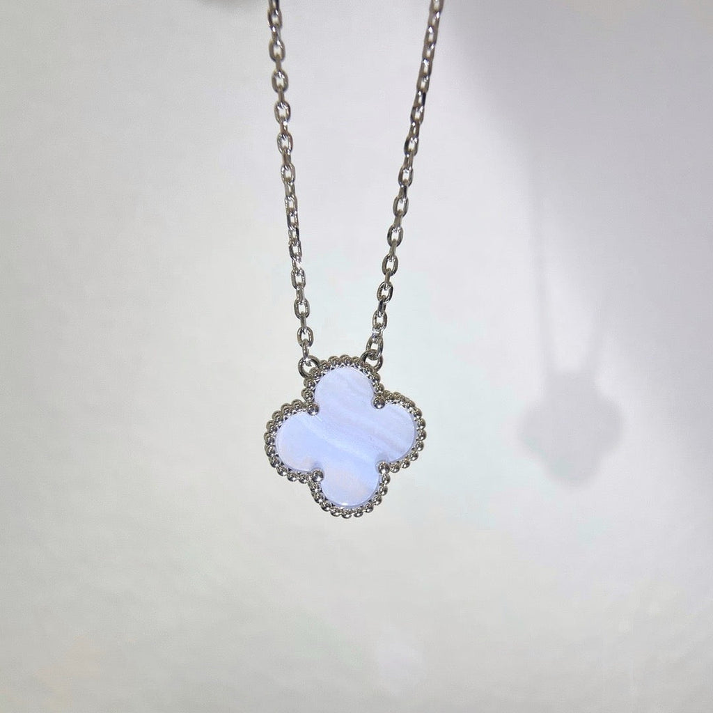 ??MIRA?¡¥CLOVER 15MM BLUE CHALCEDONY NECKLACE SILVER