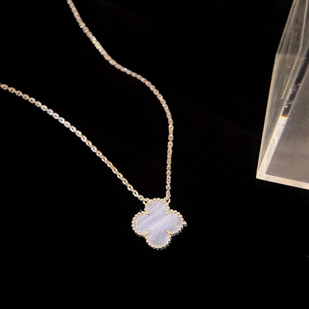 ??MIRA?¡¥CLOVER 15MM BLUE CHALCEDONY NECKLACE SILVER