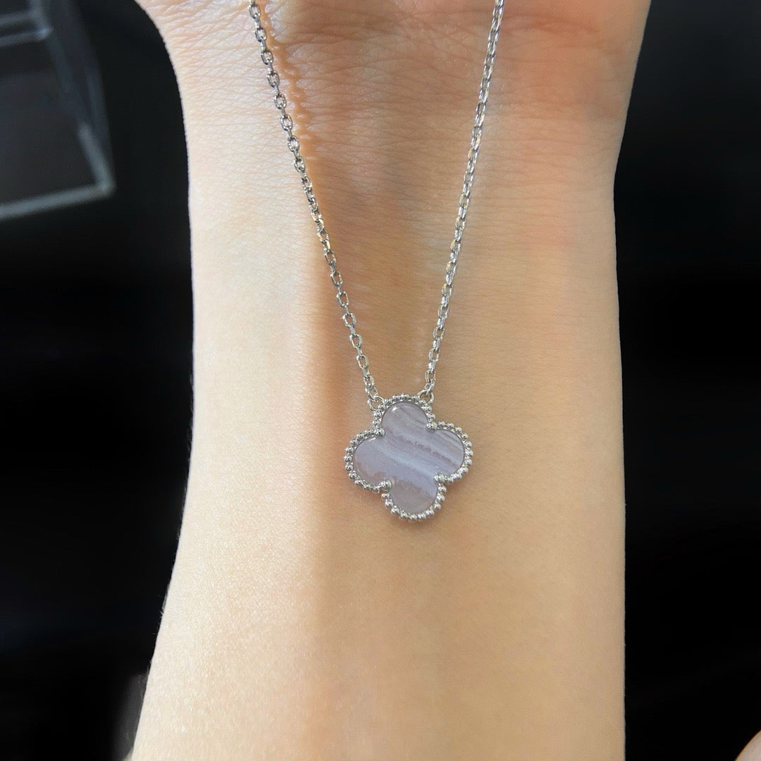 ??MIRA?¡¥CLOVER 15MM BLUE CHALCEDONY NECKLACE SILVER