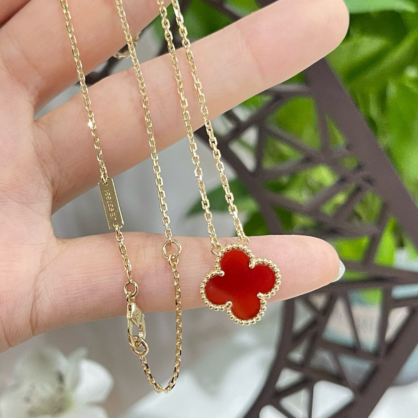 ??MIRA?¡¥CLOVER 15MM CARNELIAN SINGLE FLOWER NECKLACE