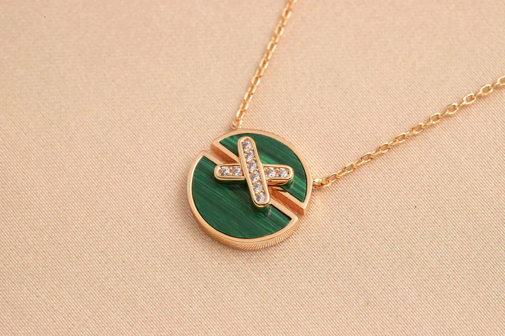 ??MIRA?¡¥JEUX DE ROSE GOLD DIAMOND NECKLACE