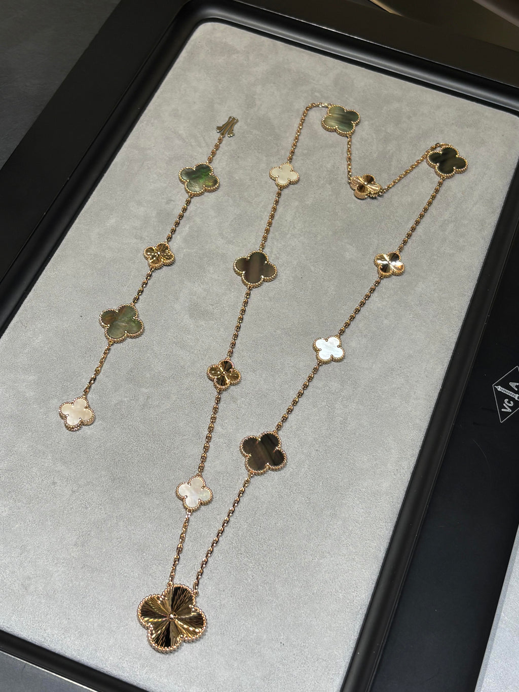 [??MIRA?¡¥] 25 NEW CLOVER 15 MOTIFS GRAY MOTHER-OF-PEARL