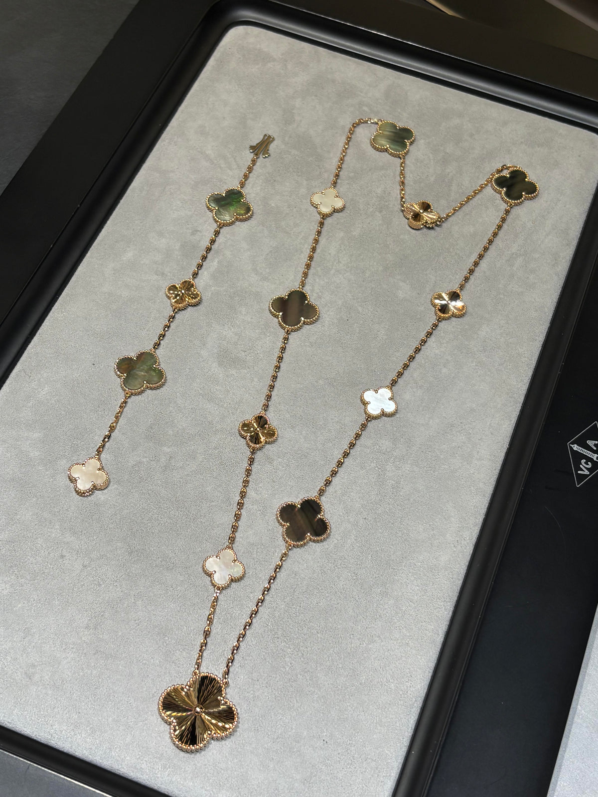 [??MIRA?¡¥] 25 NEW CLOVER 15 MOTIFS GRAY MOTHER-OF-PEARL