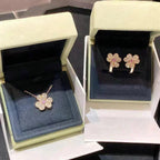 ??MIRA?¡¥FRIVOLE ROSE GOLD FLOWER DIAMOND NECKLACE
