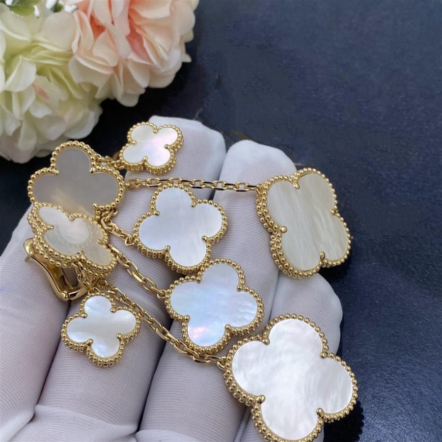 ??MIRA?¡¥CLOVER EARRINGS WHITE MOP 4 MOTIFS GOLD