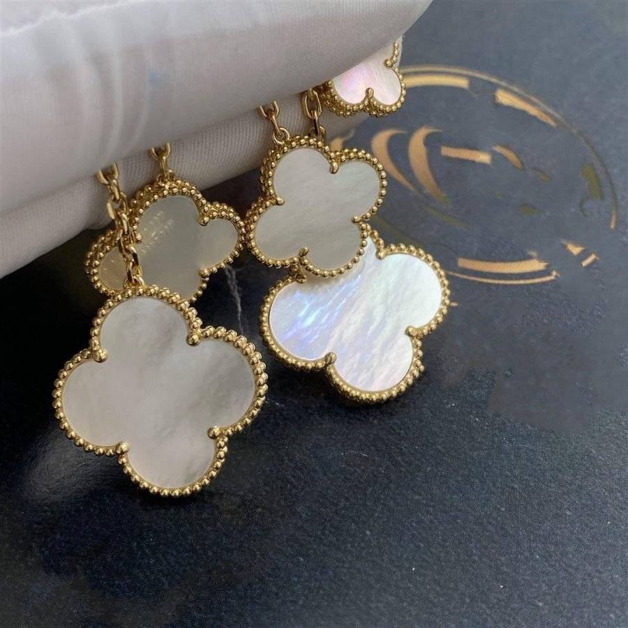 ??MIRA?¡¥CLOVER EARRINGS WHITE MOP 4 MOTIFS GOLD